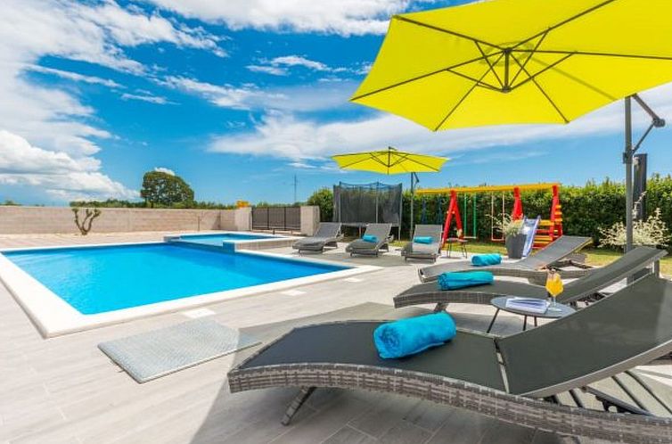 Vakantiehuis Beautiful villa Maris with pool