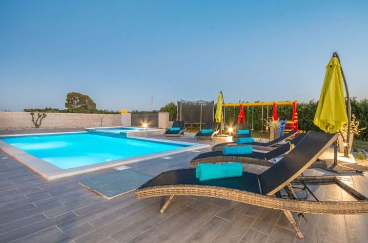 Vakantiehuis Beautiful villa Maris with pool