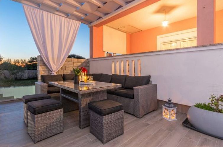 Vakantiehuis Beautiful villa Maris with pool