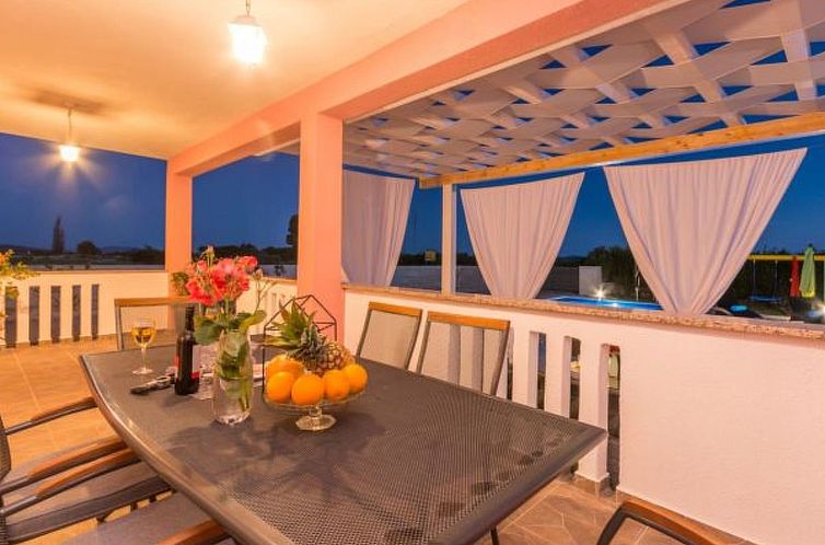 Vakantiehuis Beautiful villa Maris with pool