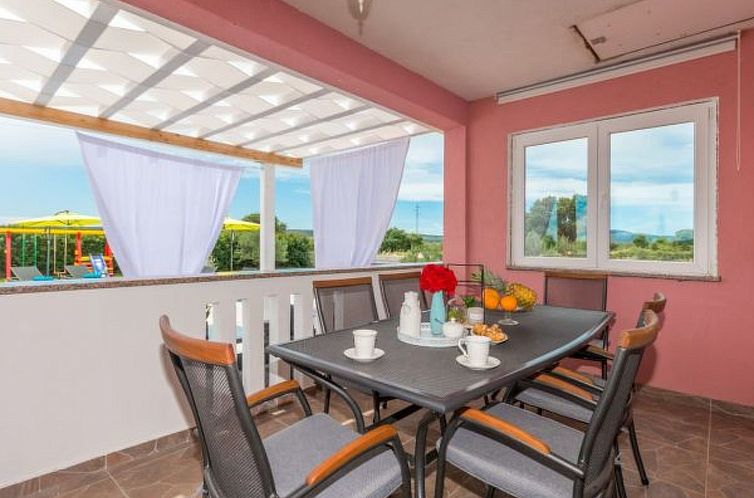 Vakantiehuis Beautiful villa Maris with pool