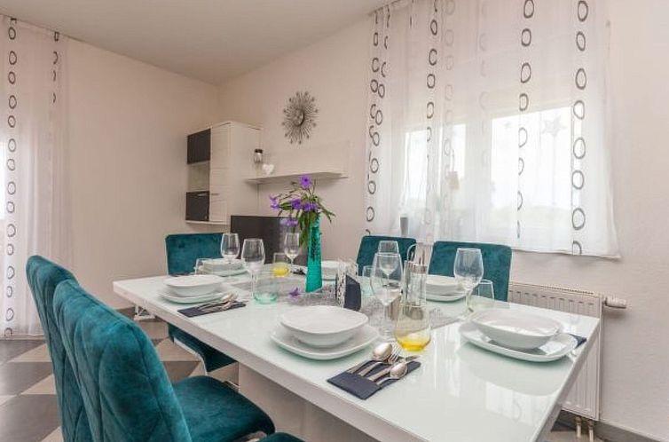 Vakantiehuis Beautiful villa Maris with pool