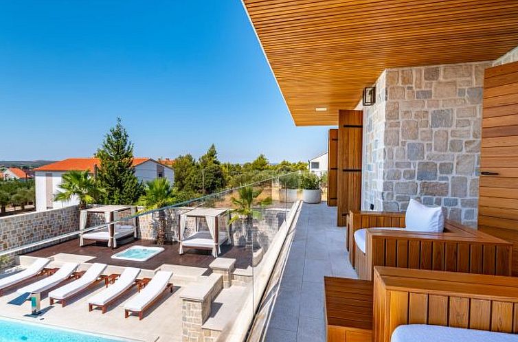Vakantiehuis Villa Nena with heated pool, jacuzzi and sauna
