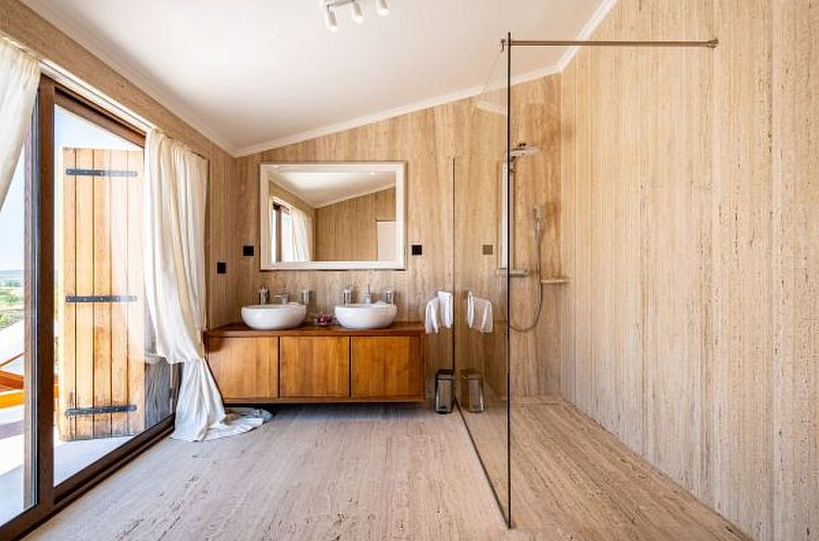 Vakantiehuis Villa Nena with heated pool, jacuzzi and sauna
