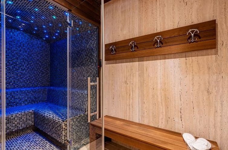Vakantiehuis Villa Nena with heated pool, jacuzzi and sauna