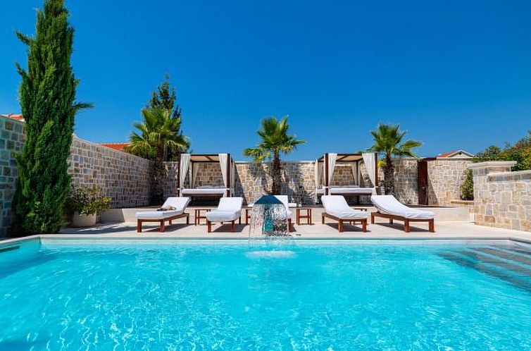 Vakantiehuis Villa Nena with heated pool, jacuzzi and sauna