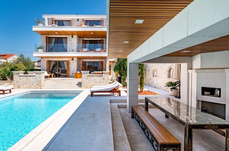 Vakantiehuis Villa Nena with heated pool, jacuzzi and sauna
