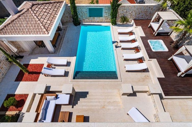 Vakantiehuis Villa Nena with heated pool, jacuzzi and sauna