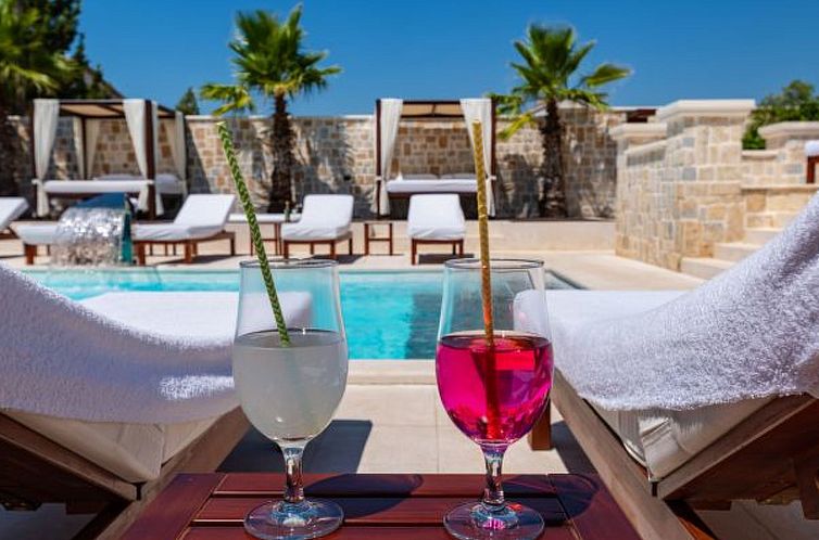 Vakantiehuis Villa Nena with heated pool, jacuzzi and sauna