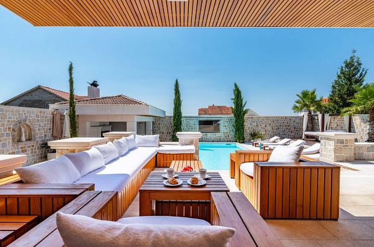 Vakantiehuis Villa Nena with heated pool, jacuzzi and sauna