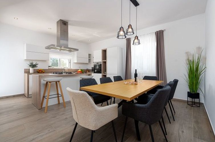 Vakantiehuis Casa Kamber with pool