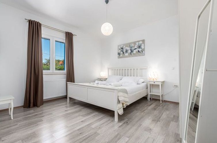 Vakantiehuis Casa Kamber with pool