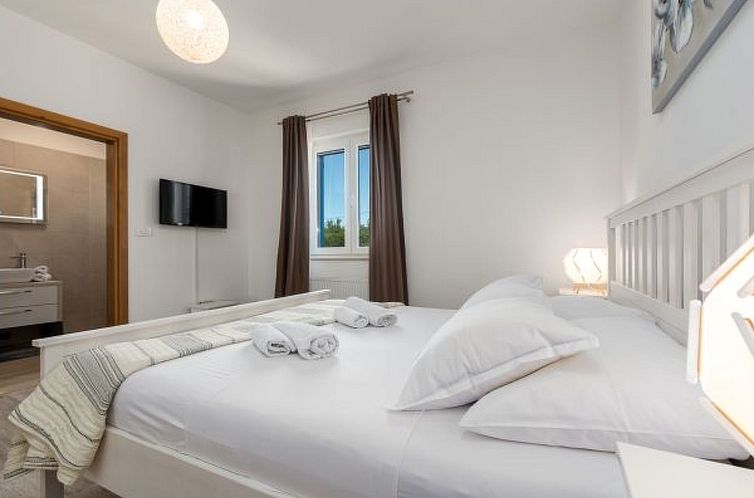 Vakantiehuis Casa Kamber with pool