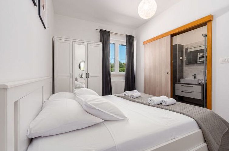 Vakantiehuis Casa Kamber with pool