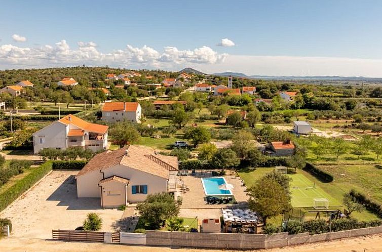 Vakantiehuis Casa Kamber with pool