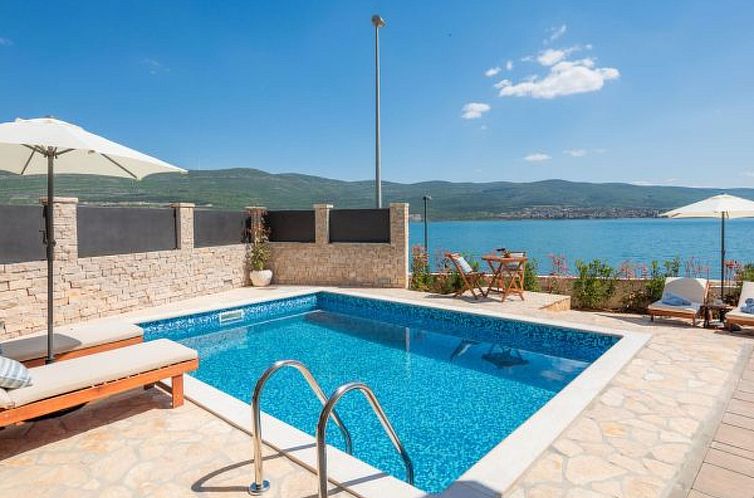 Unterkunft 10327403 - Ferienhaus Dalmatien - Vakantiehuis Beachfront villa Noa with heated pool