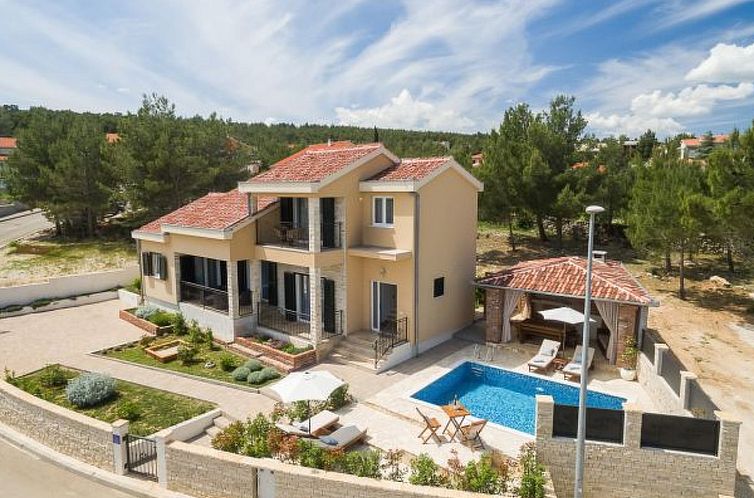 Vakantiehuis Beachfront villa Noa with heated pool