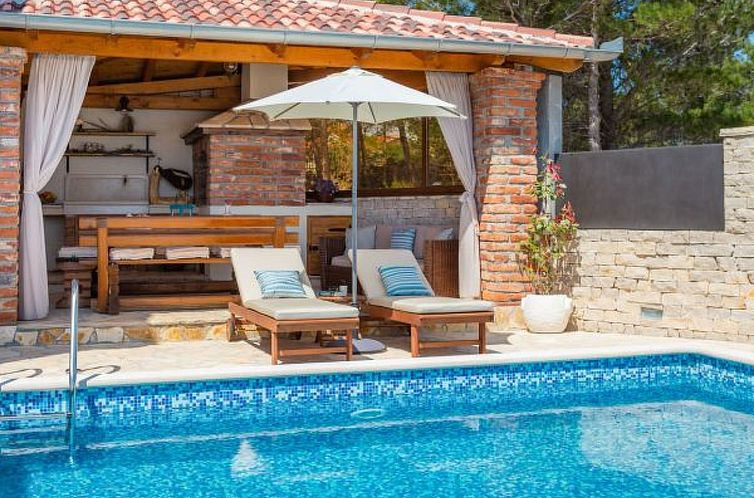 Vakantiehuis Beachfront villa Noa with heated pool