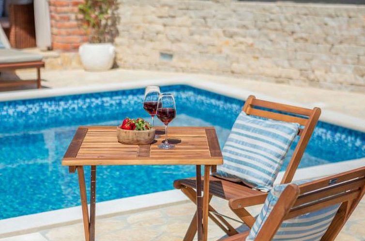 Vakantiehuis Beachfront villa Noa with heated pool