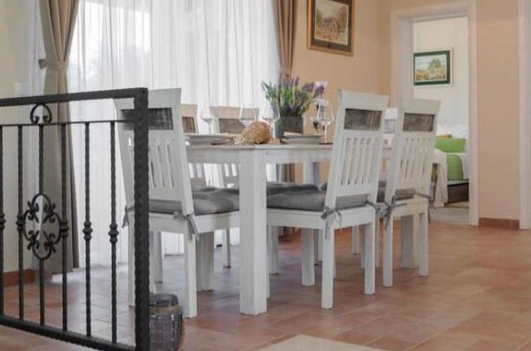 Vakantiehuis Beachfront villa Noa with heated pool