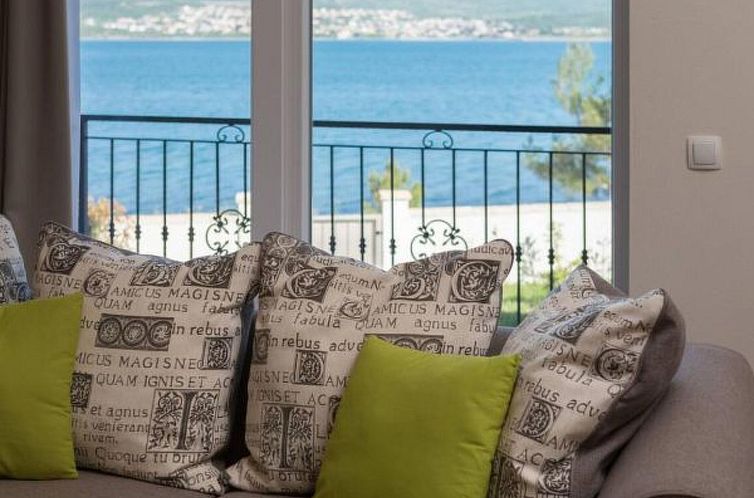 Vakantiehuis Beachfront villa Noa with heated pool