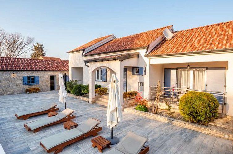 Vakantiehuis Villa Niko with heated pool