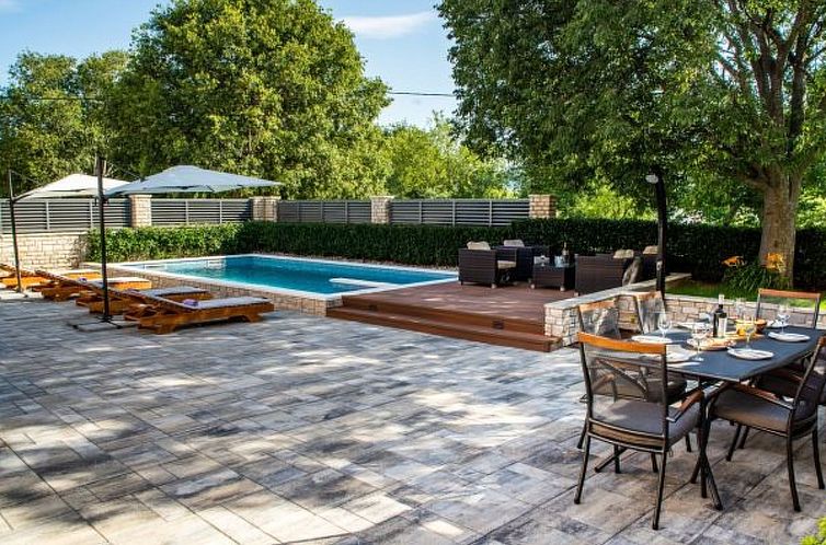 Vakantiehuis Villa Niko with heated pool