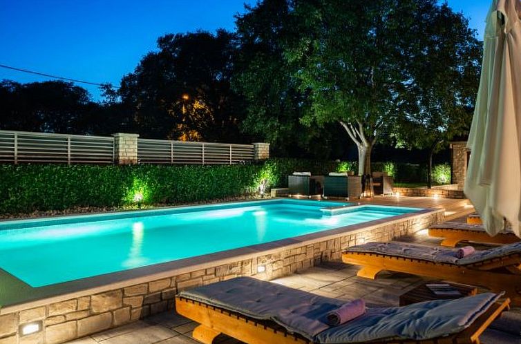 Vakantiehuis Villa Niko with heated pool