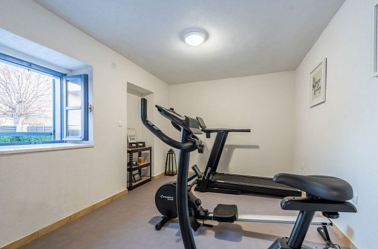 Vakantiehuis Villa Niko with heated pool