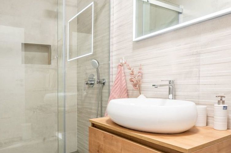 Vakantiehuis Villa Niko with heated pool