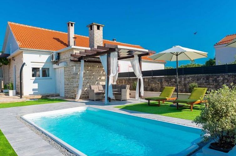 Unterkunft 10327405 - Ferienhaus Dalmatien - Vakantiehuis Dalmatian Holiday house Marcella with pool