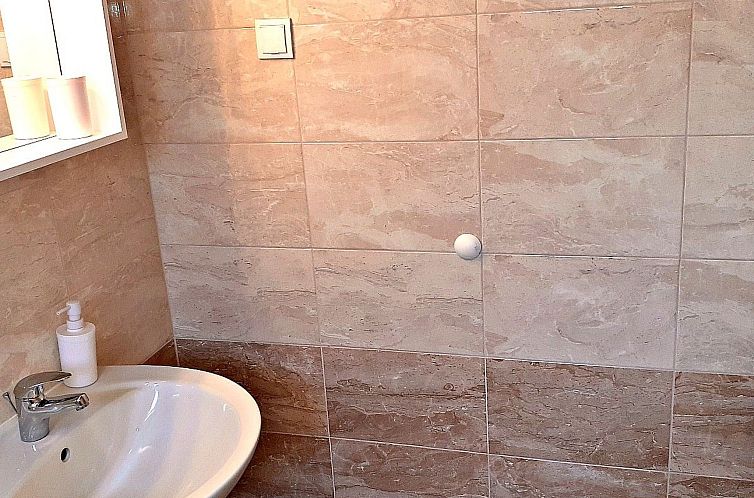 Appartement Schöne Ferienwohnung in Baska Voda mit Terrasse