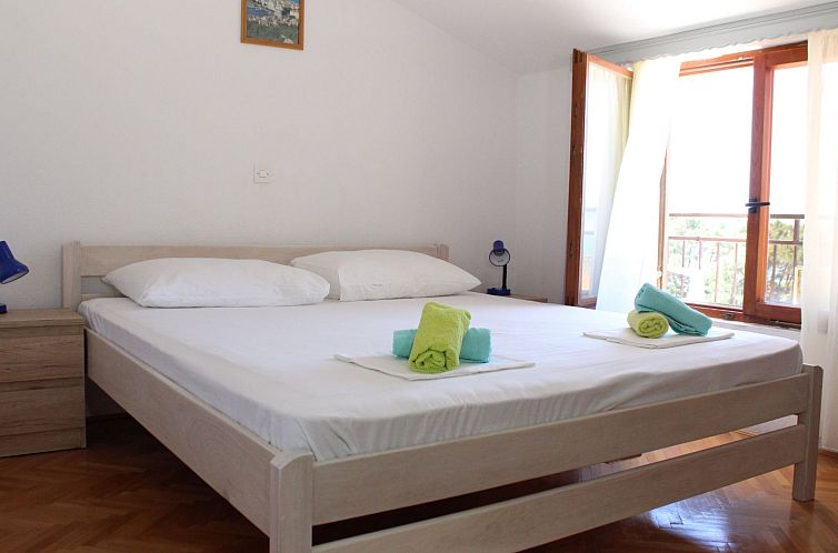 Guest house 1033017 - Apartment Dalmatia - Appartement Wohnung "Slaven" mit Blick auf das Wasser