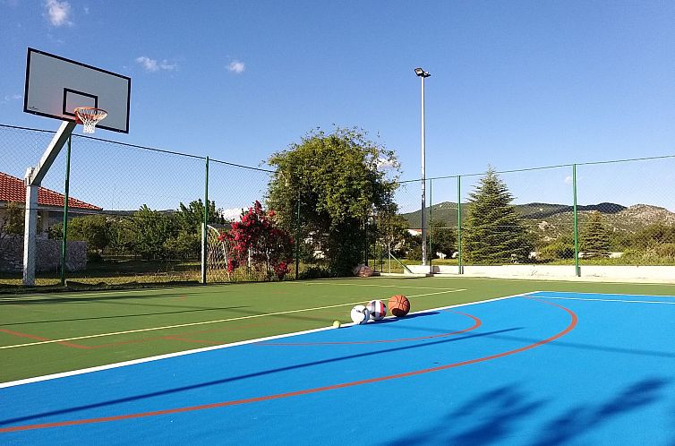Vakantiehuis Villa Almas mit Schwimmbad, Fitnessraum, Tennis