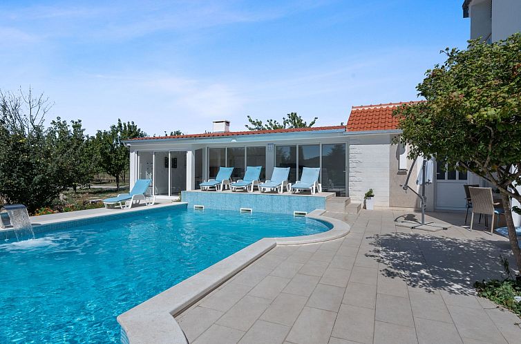 Vakantiehuis Villa Almas mit Schwimmbad, Fitnessraum, Tennis