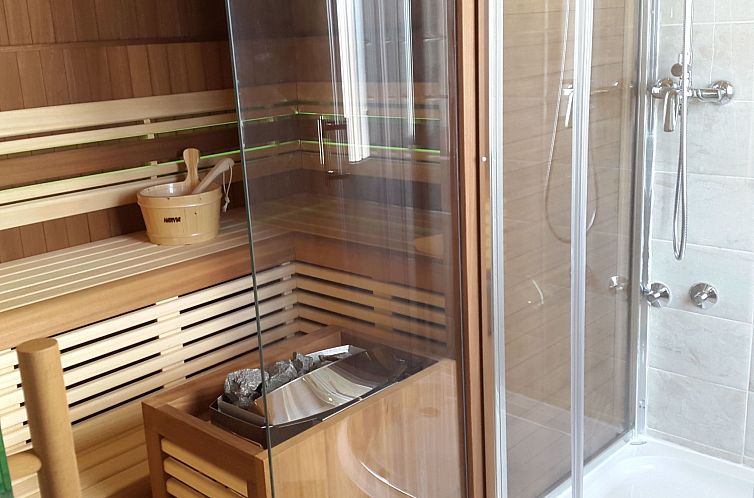 Vakantiehuis Villa Almas mit Schwimmbad, Fitnessraum, Tennis