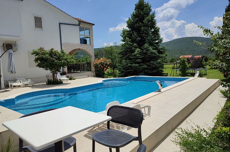 Vakantiehuis Anwesen "Villa Almas, Sauna, Fitnessraum, Multi