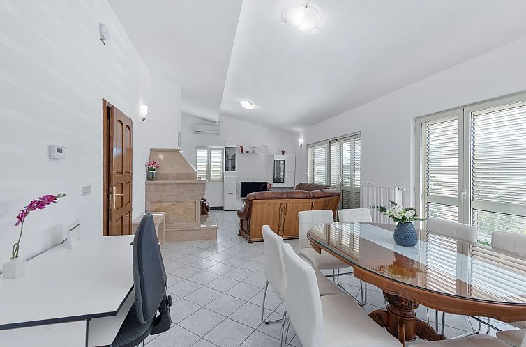 Vakantiehuis Anwesen "Villa Almas, Sauna, Fitnessraum, Multi