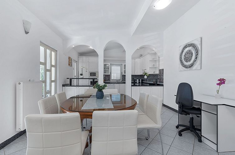 Vakantiehuis Anwesen "Villa Almas, Sauna, Fitnessraum, Multi