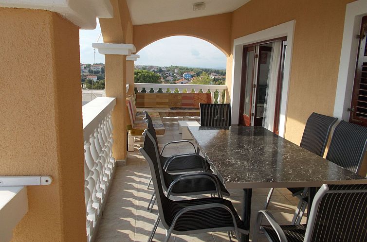 Appartement Appartement Maksan im 2. Stock mit einer Terrass