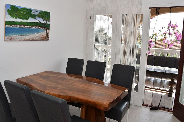 Appartement Appartement Maksan im 2. Stock mit einer Terrass