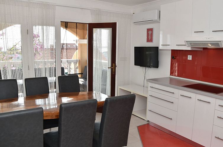 Appartement Appartement Maksan im 2. Stock mit einer Terrass