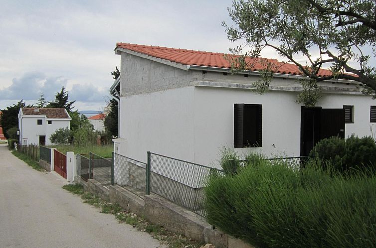 Vakantiehuis mit überdachter Terrasse und Meerblick