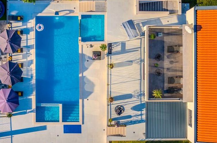 Vakantiehuis Beautiful villa Lara in Vrana with pool