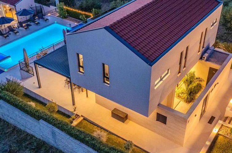 Vakantiehuis Beautiful villa Lara in Vrana with pool