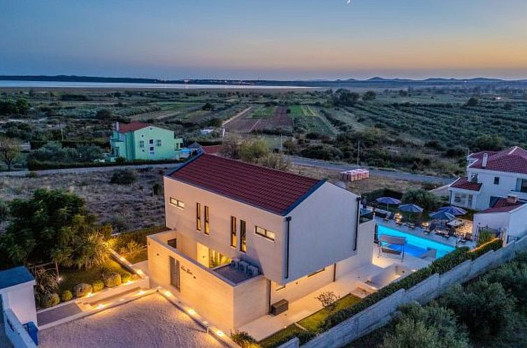 Vakantiehuis Beautiful villa Lara in Vrana with pool