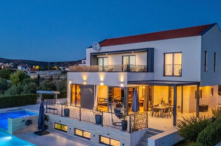 Vakantiehuis Beautiful villa Lara in Vrana with pool