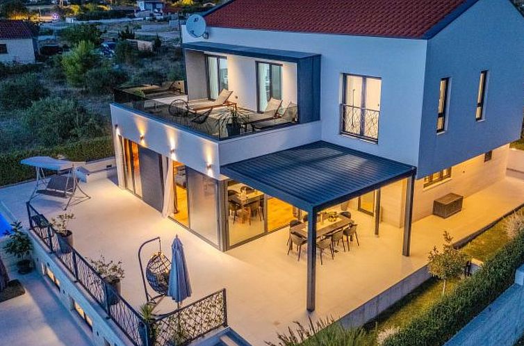 Vakantiehuis Beautiful villa Lara in Vrana with pool