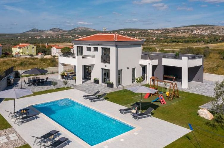 Vakantiehuis Villa Lacus in Vrana with pool