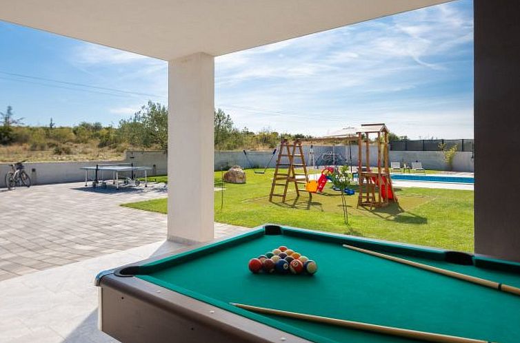 Vakantiehuis Villa Lacus in Vrana with pool